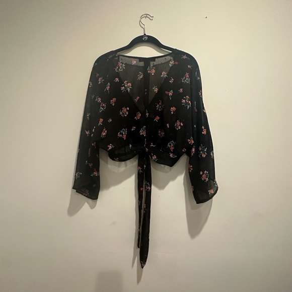 Sheer floral cropped top - Picture 3 of 4